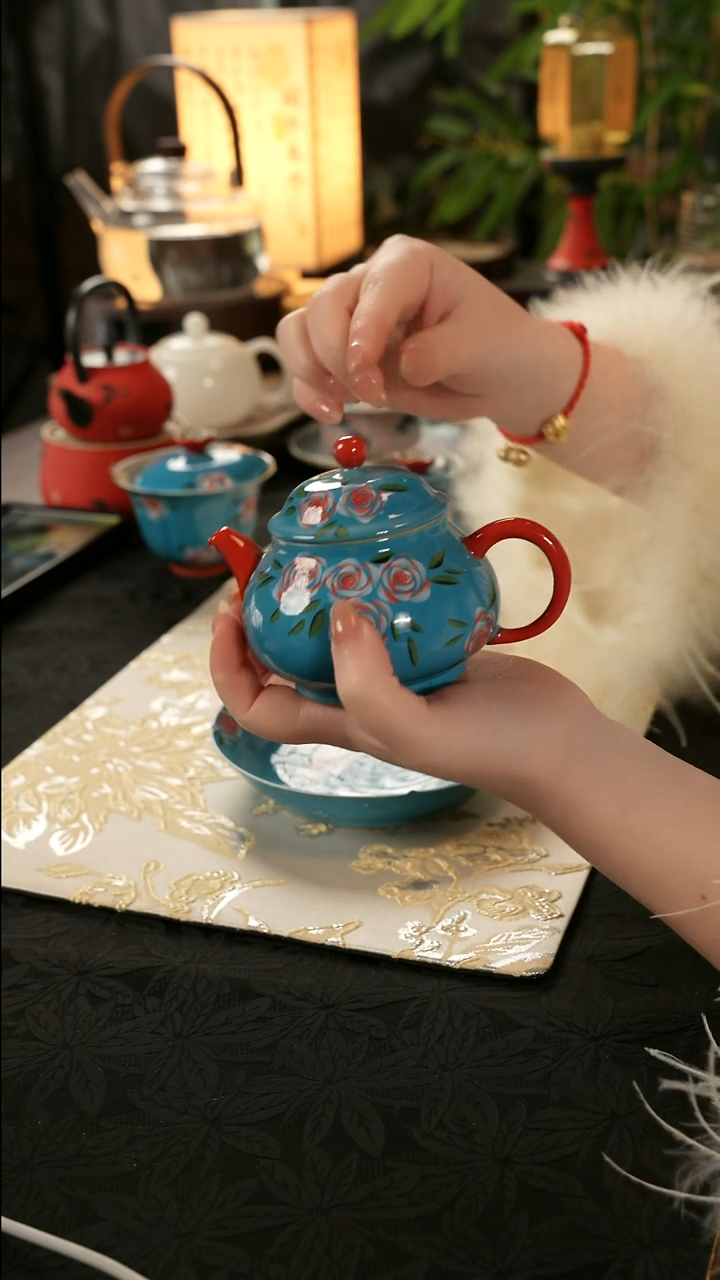 陶瓷茶具亮面玫瑰宫灯壶