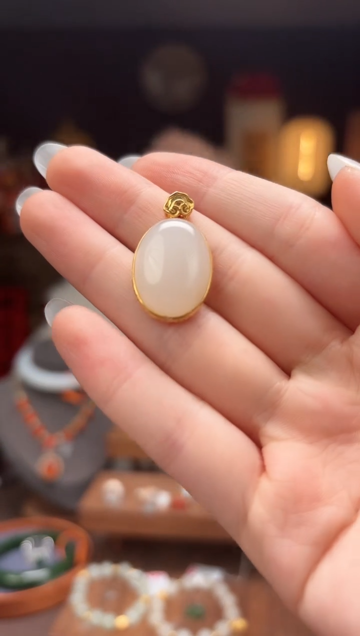 【闪购商品】和田玉AC31藕粉蛋面18K金镶嵌-