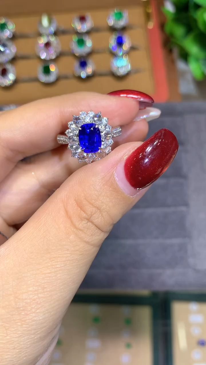 戒指蓝宝石18K金镶嵌2.1ct