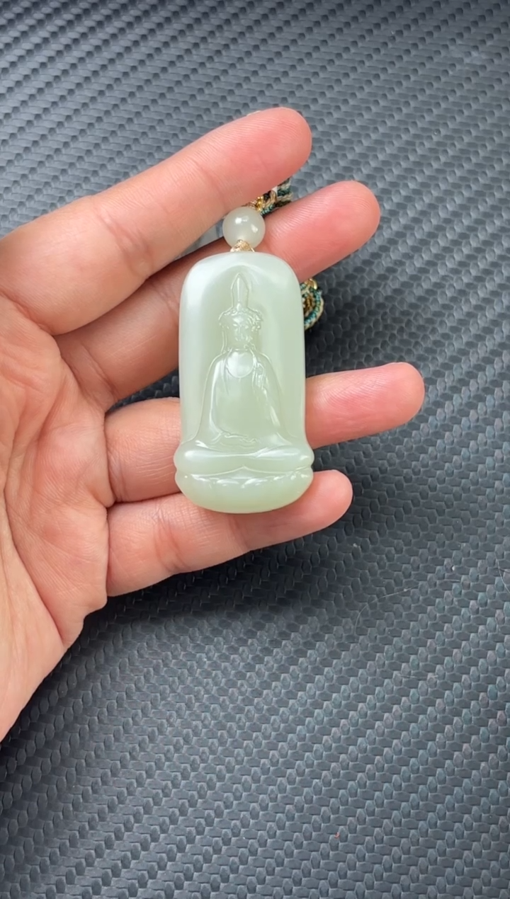 吊坠(赠链)未镶嵌和田玉且末迪克兰一细微色差吊坠