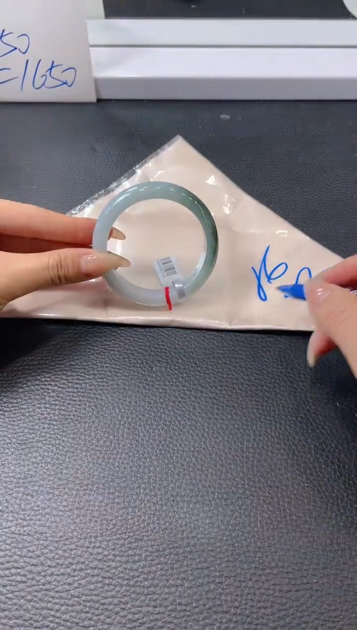 【闪购商品】翡翠手镯未镶嵌手镯