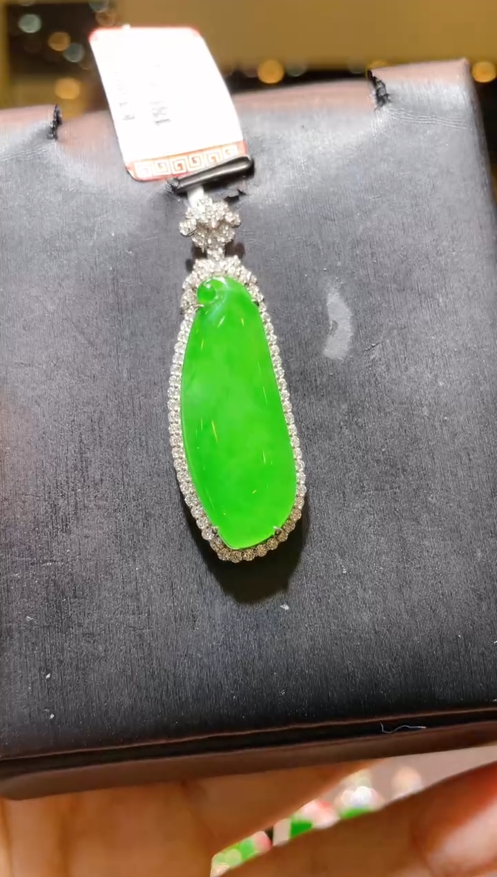 【闪购商品】翡翠吊坠(赠链)18K金镶嵌A29