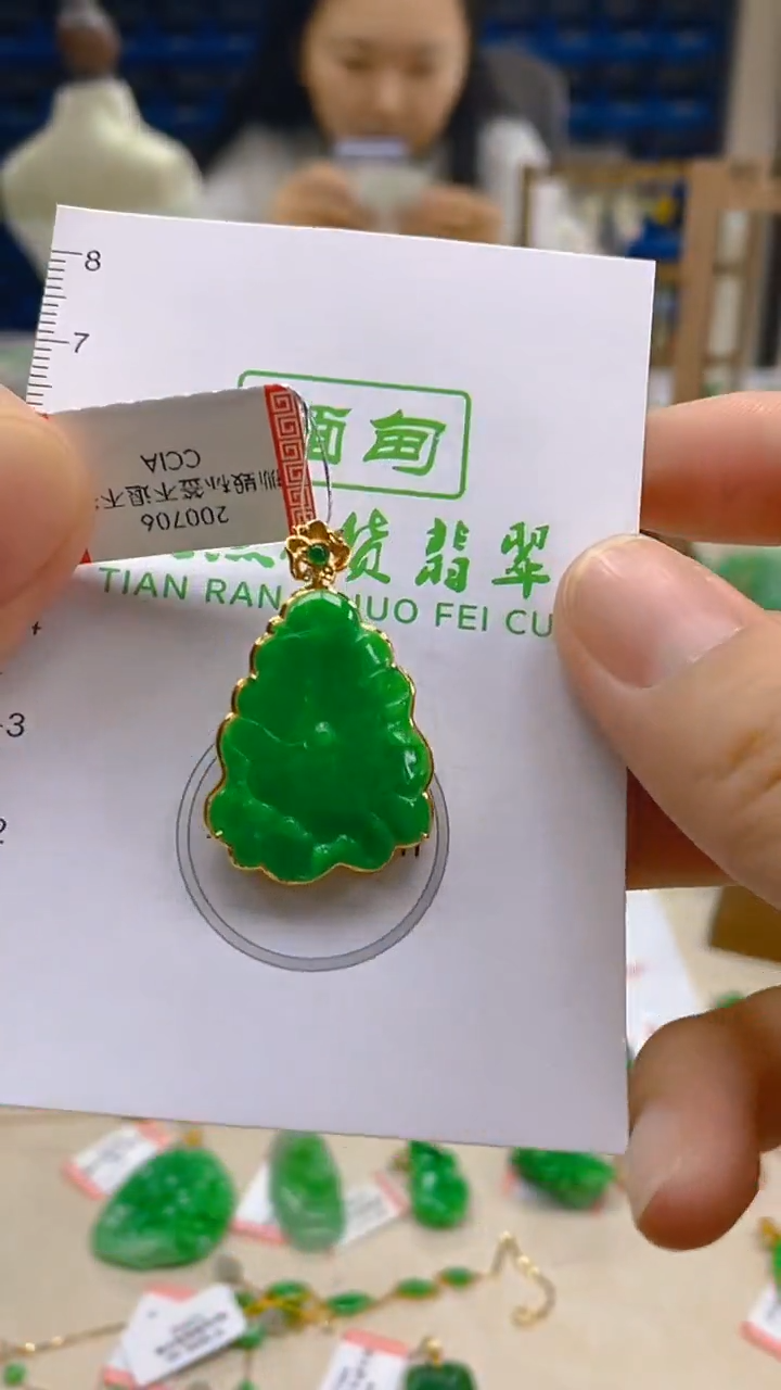 颈饰18K金镶嵌翡翠新号开播 全场乱卖