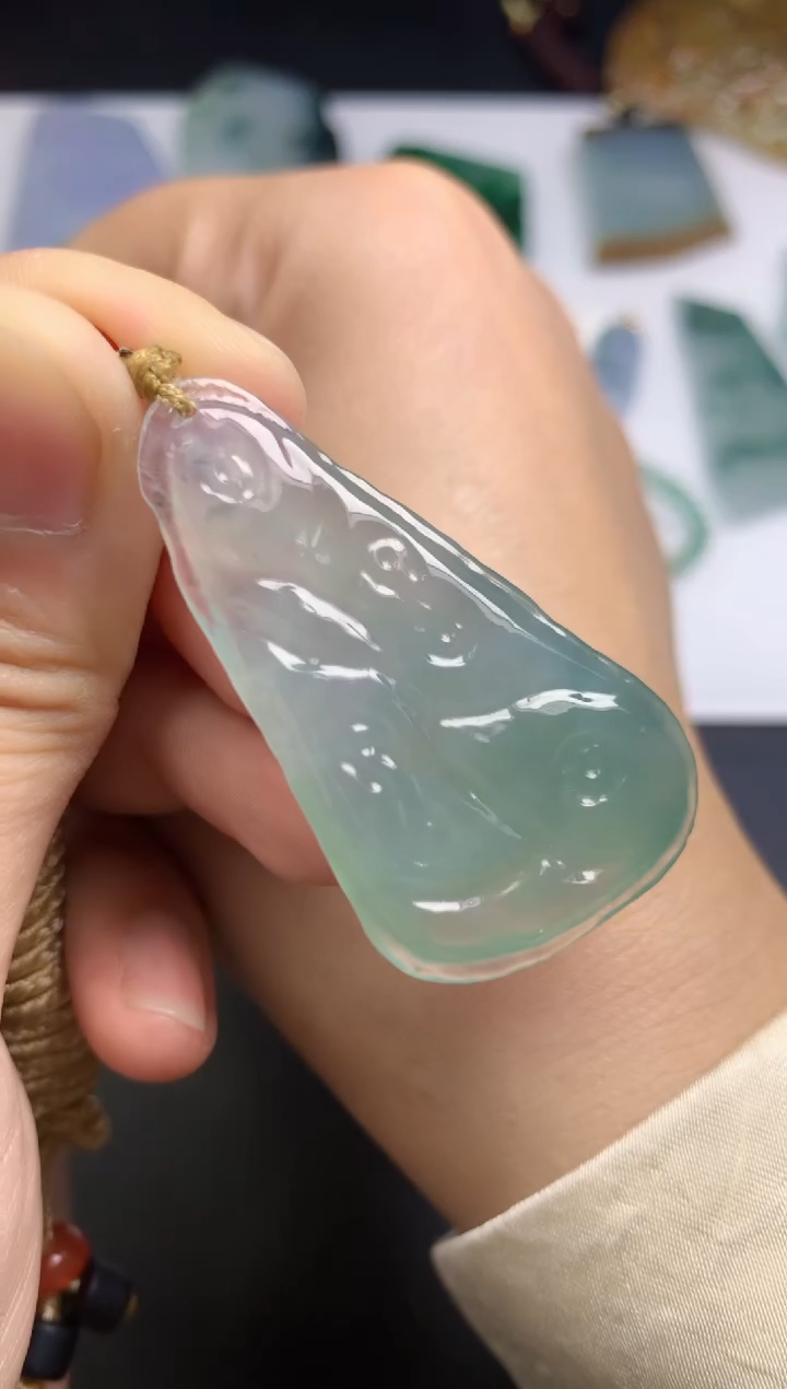 颈饰未镶嵌翡翠  