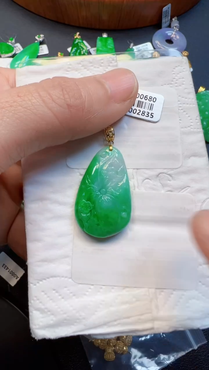 【闪购商品】翡翠吊坠(不含链)18K金镶嵌吊坠