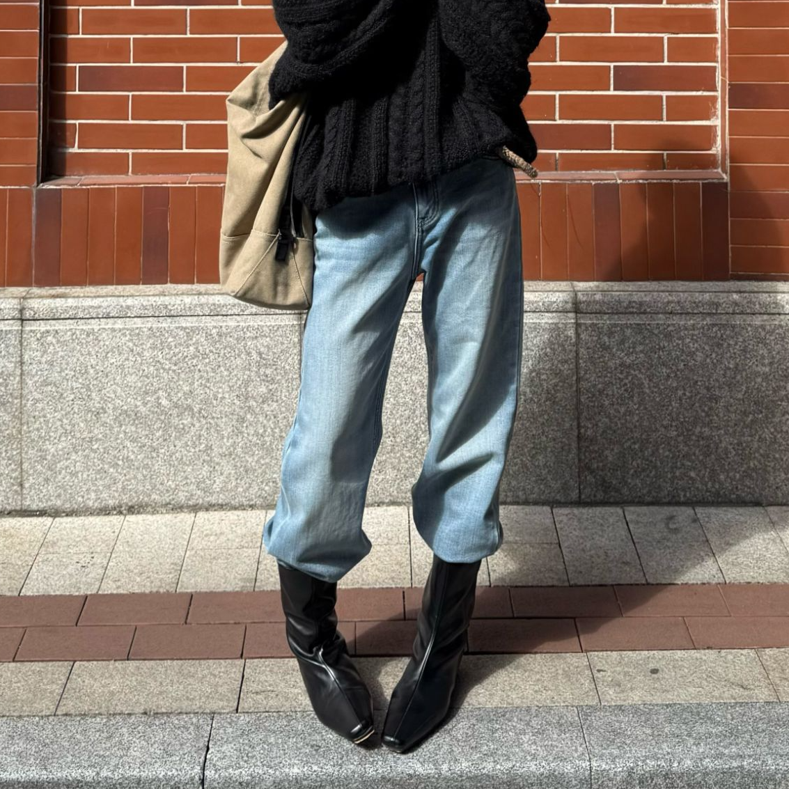 【逸语服饰】2025冬季加绒厚款浅蓝植绒牛仔裤女显瘦直筒牛仔长裤