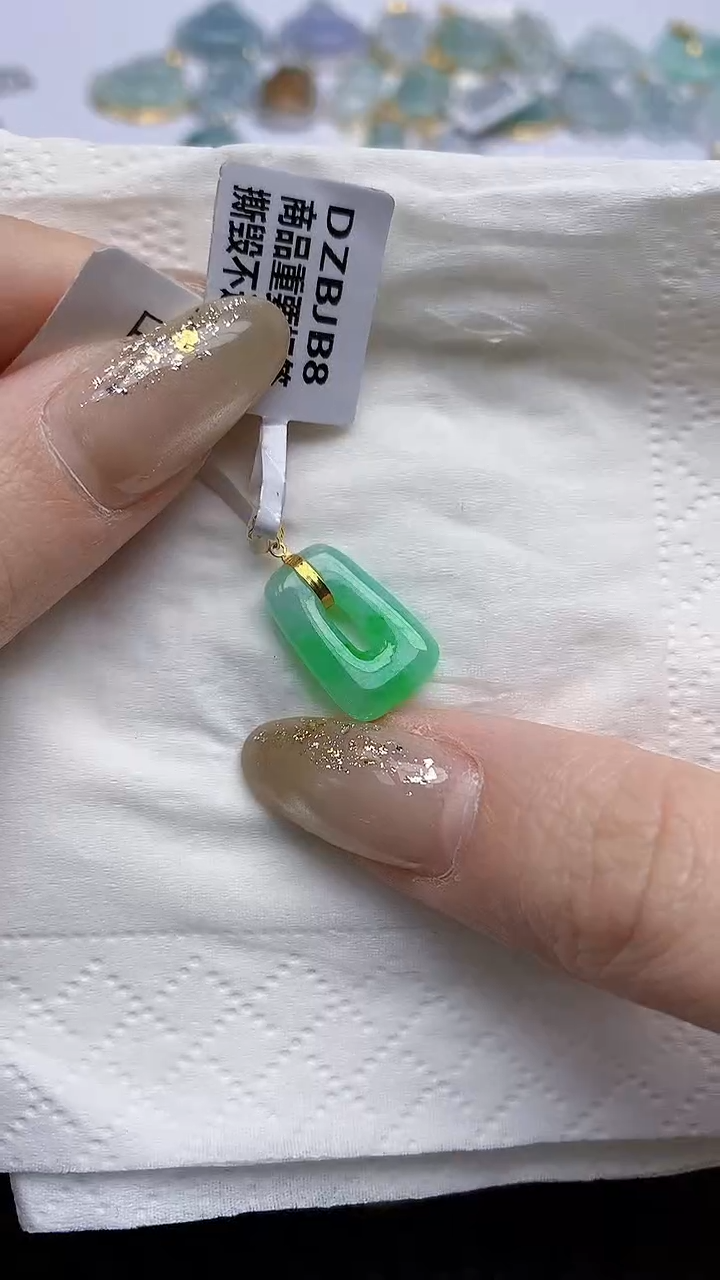 【闪购商品】翡翠颈饰18K金镶嵌天然A货翡翠 