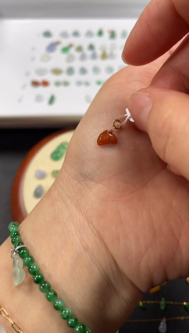 吊坠(不含链)18K金镶嵌翡翠一个JK301