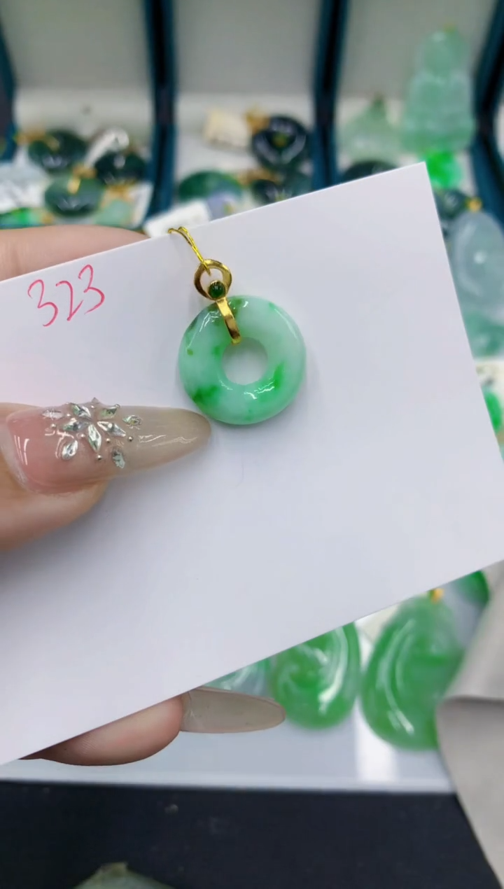 翡翠未镶嵌颈饰11111111111111