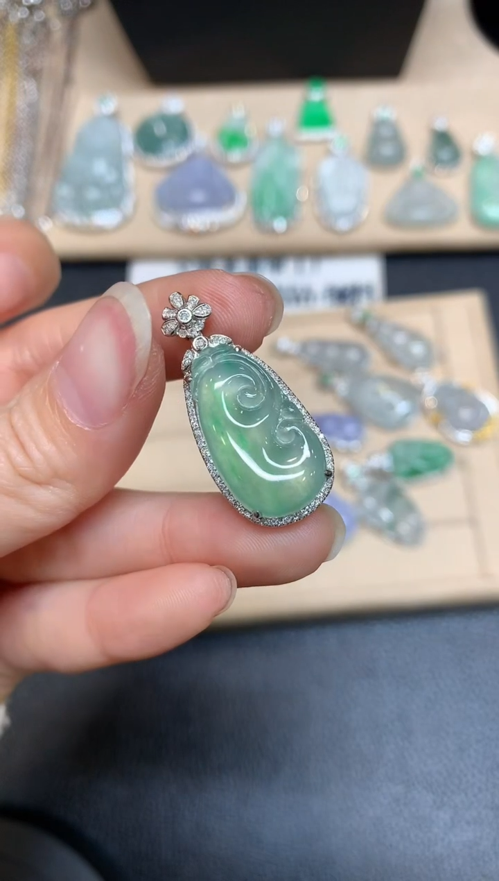 【闪购商品】翡翠颈饰18K金镶嵌如意【无服务费