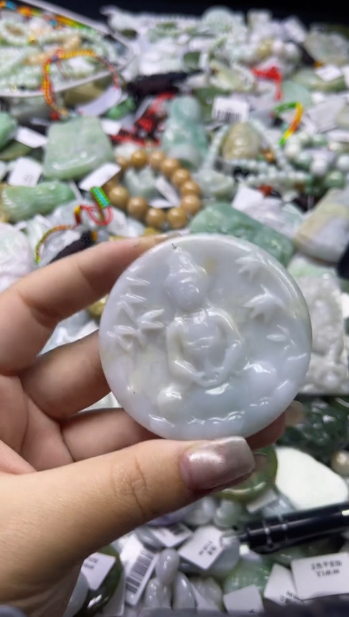 【闪购商品】翡翠颈饰未镶嵌00012262