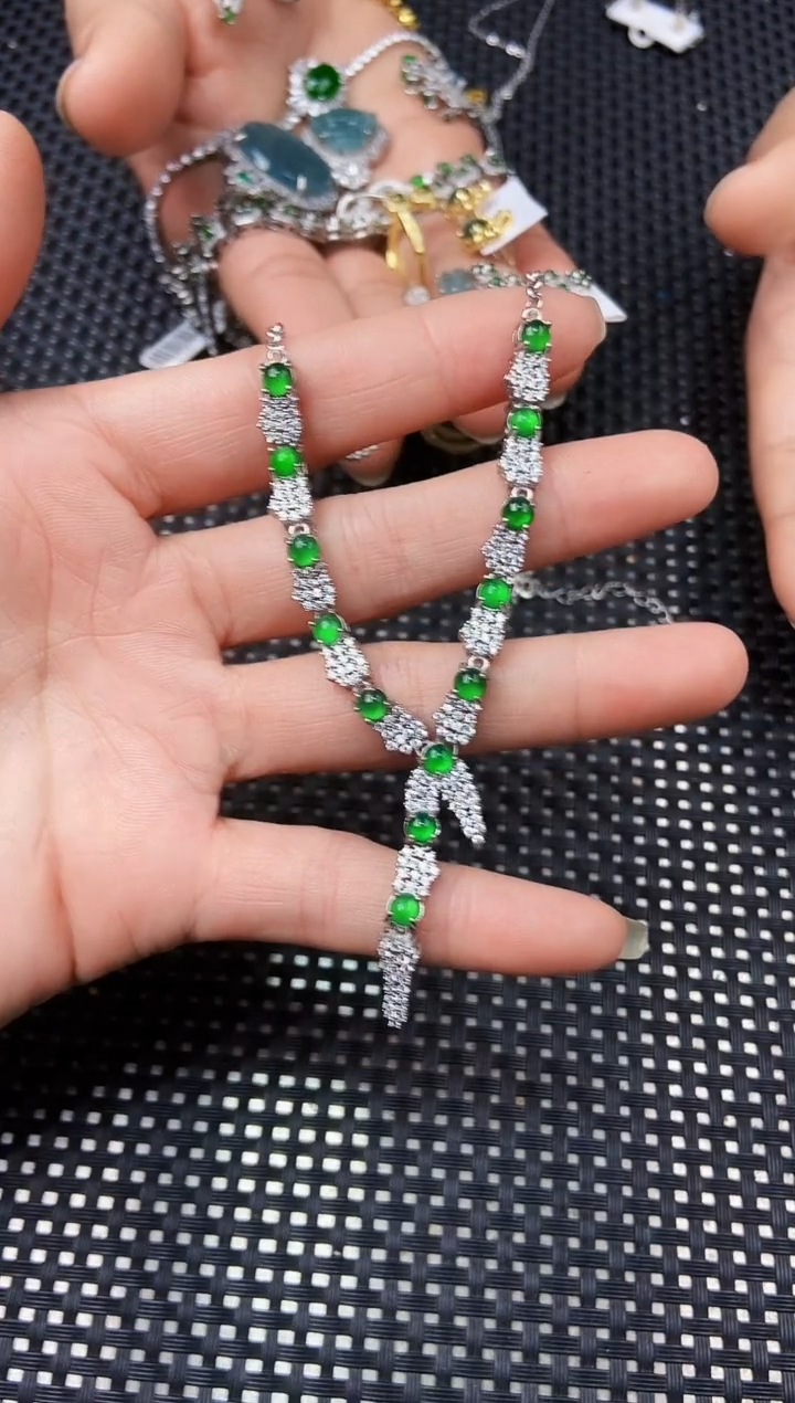 【闪购商品】翡翠未镶嵌套链1111111111