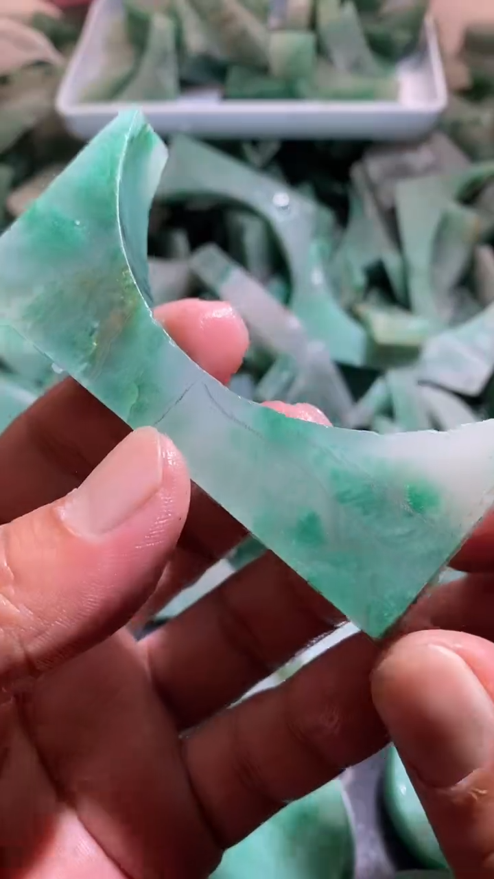 【闪购商品】翡翠颈饰未镶嵌天然A货23