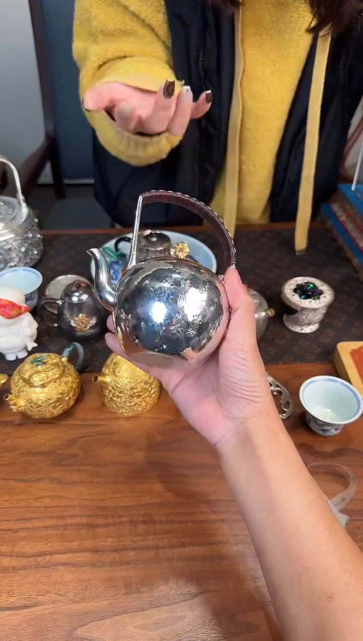 -花**宝'寸发标 手造锤纹錾刻嵌金清风翠石 提梁壶