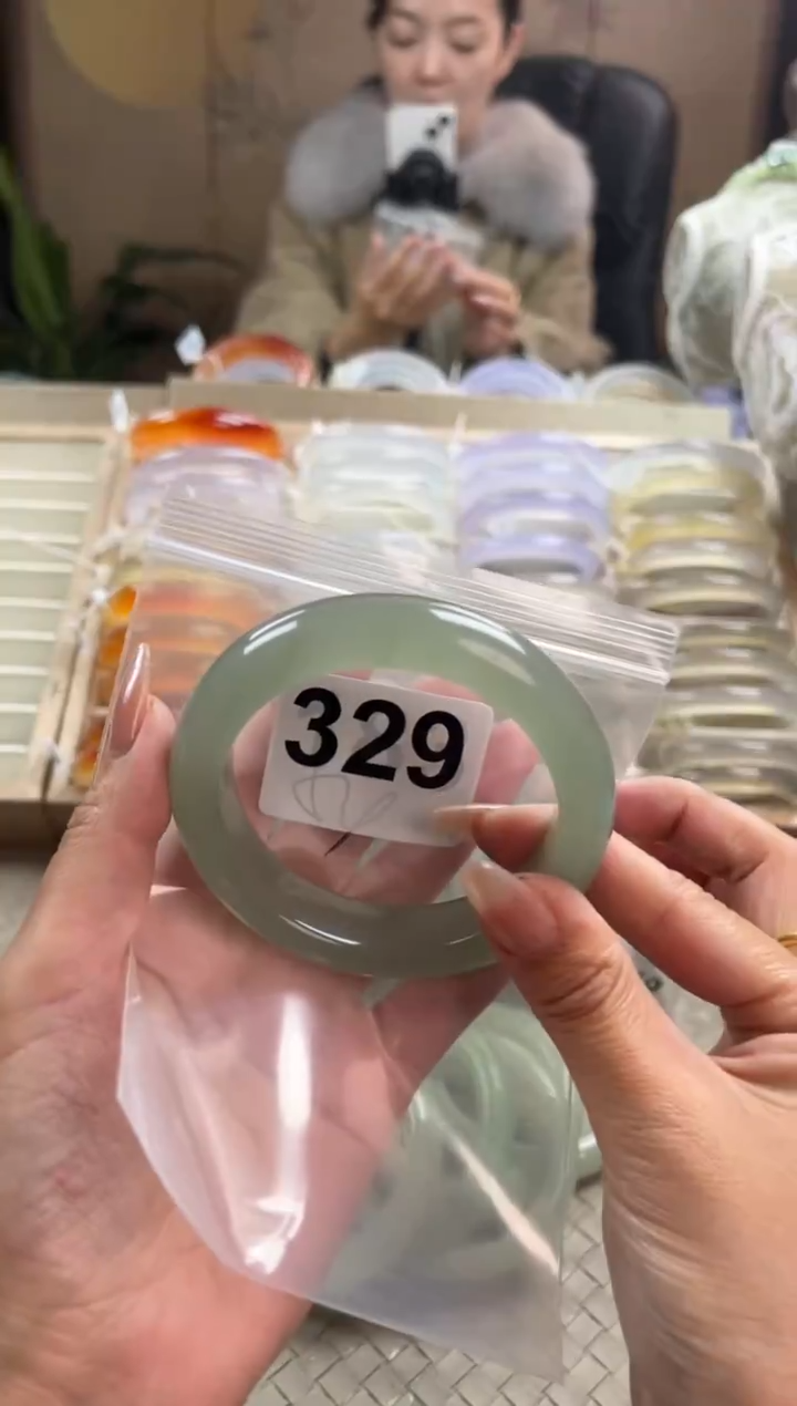 未镶嵌手镯石英质玉?****多329