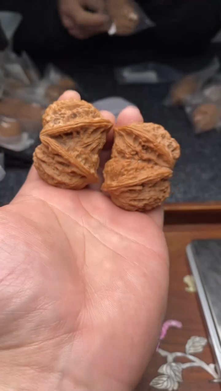 【闪购商品】文玩核桃把件G137号45尺拼接异型