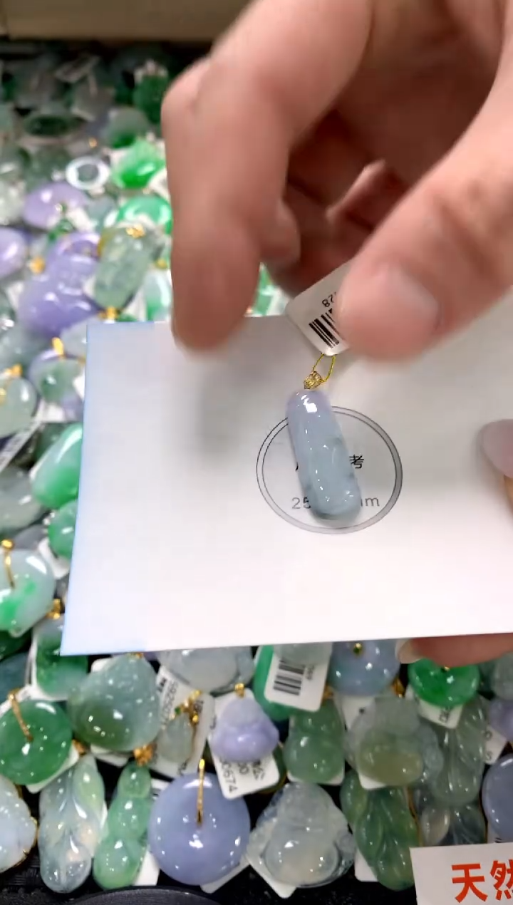 颈饰18K金镶嵌翡翠1111111111111111