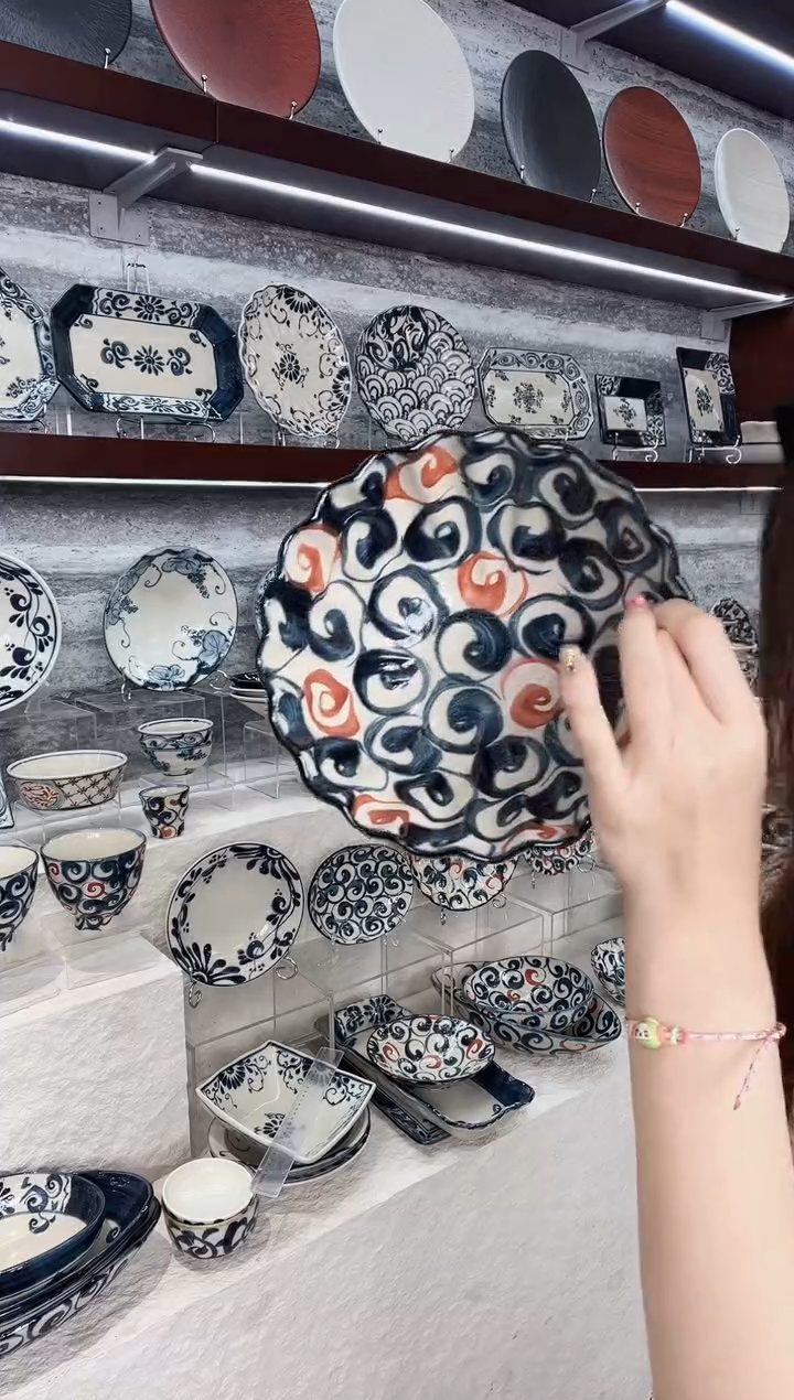 瓷宗山窑花边煮物钵18cm-赤绘旋涡