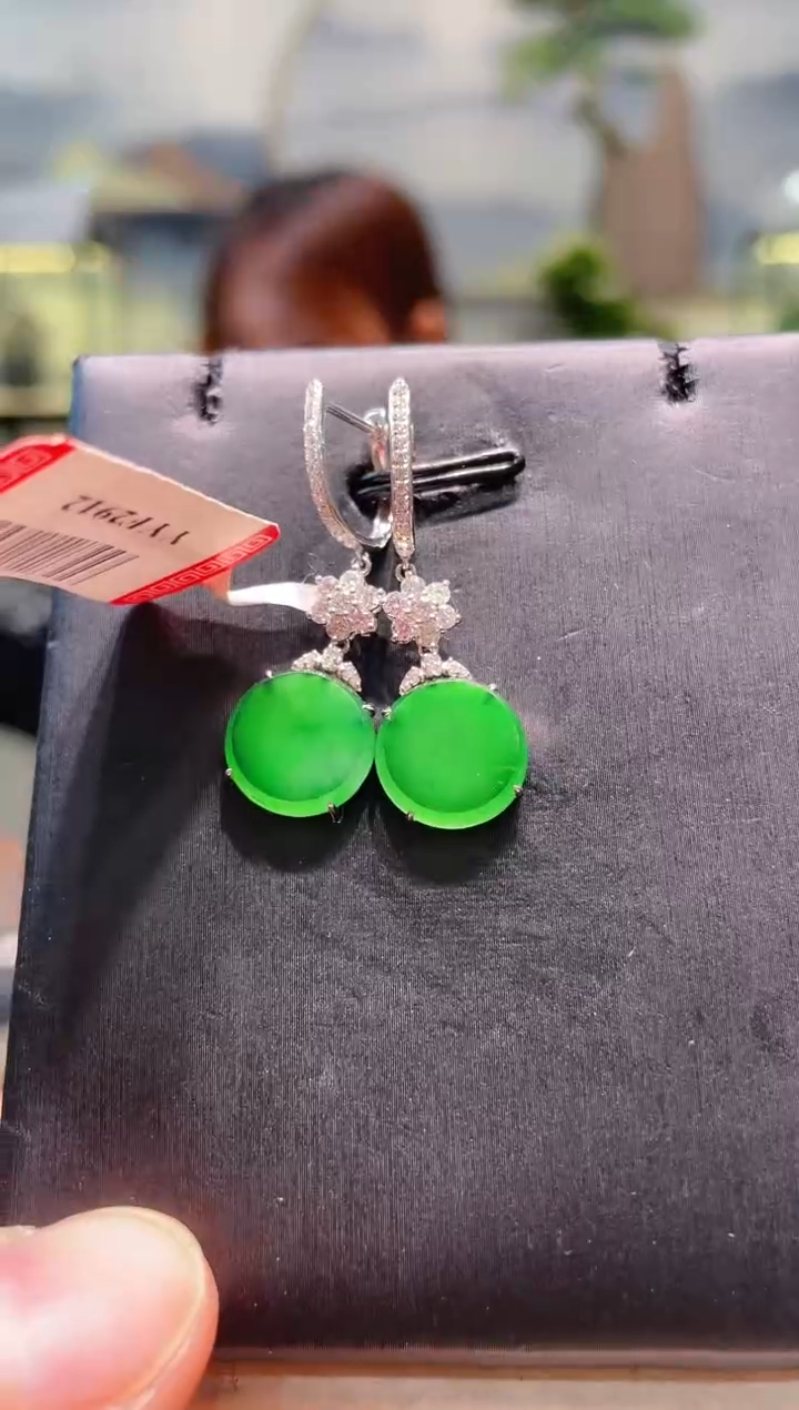 【闪购商品】翡翠颈饰18K金镶嵌A77耳包天然A货翡翠