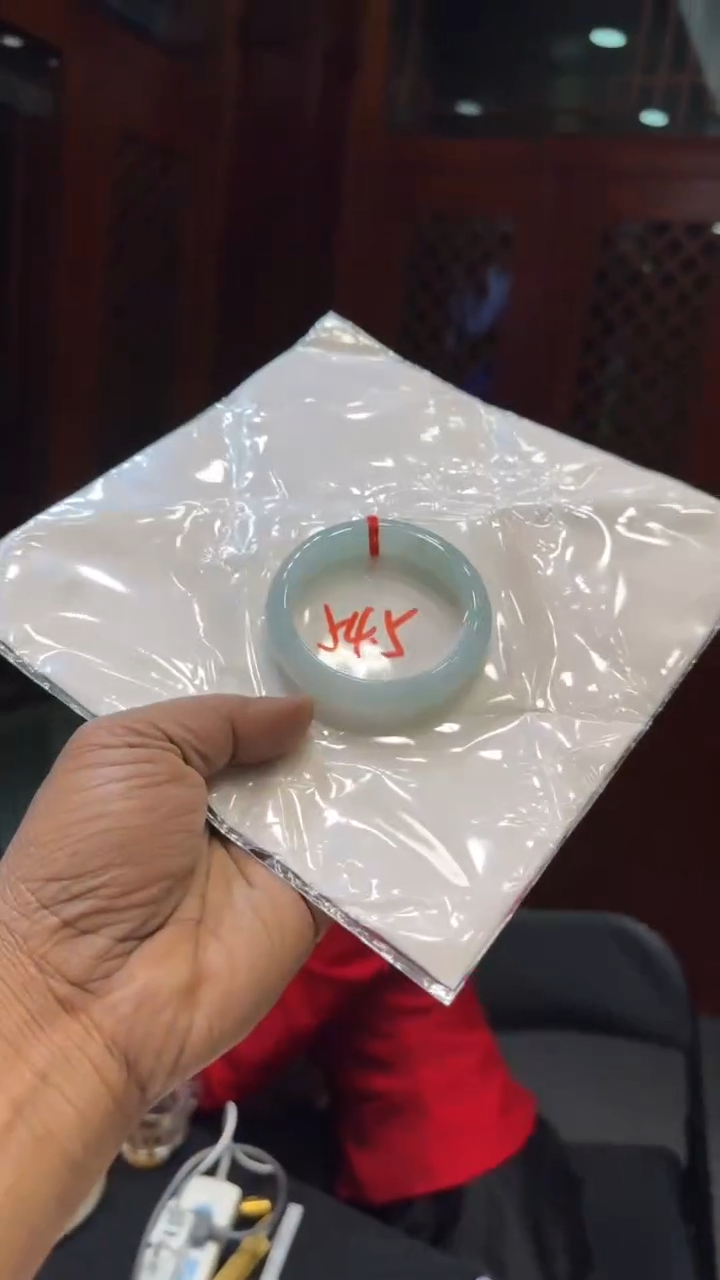 【闪购商品】翡翠手镯未镶嵌手镯