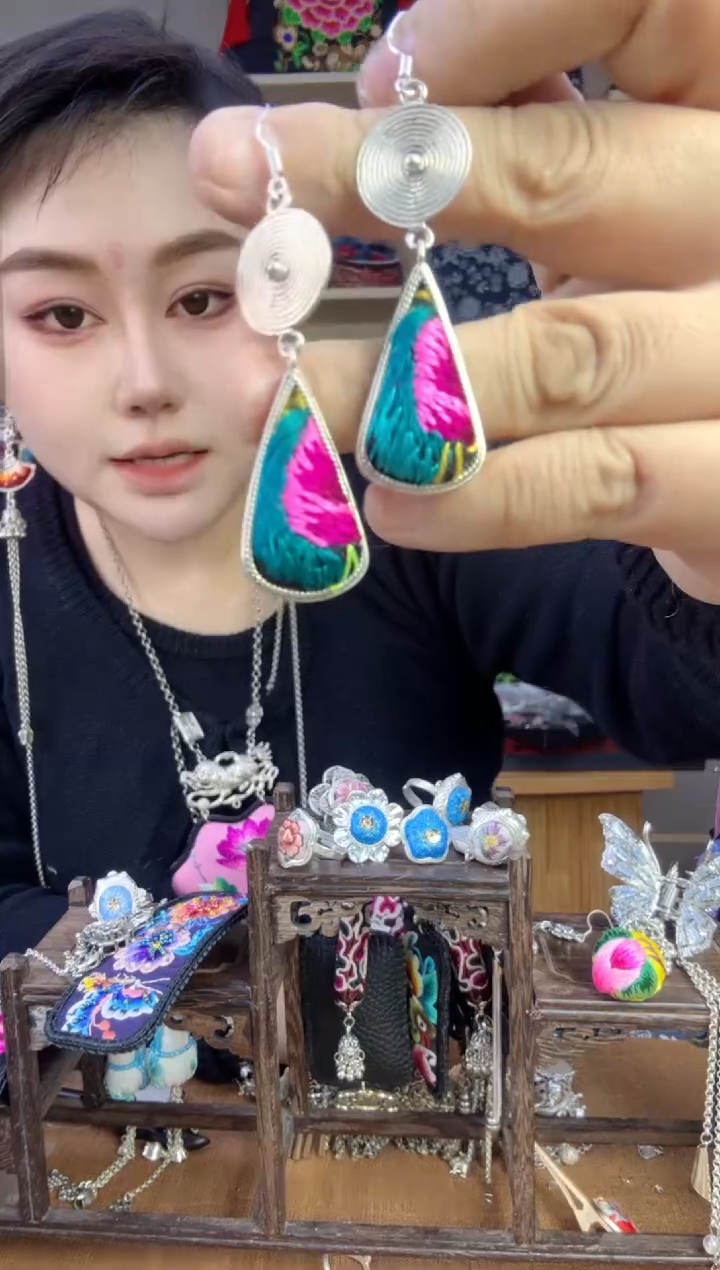 【闪购商品】刺绣纯手工苗绣非遗耳环