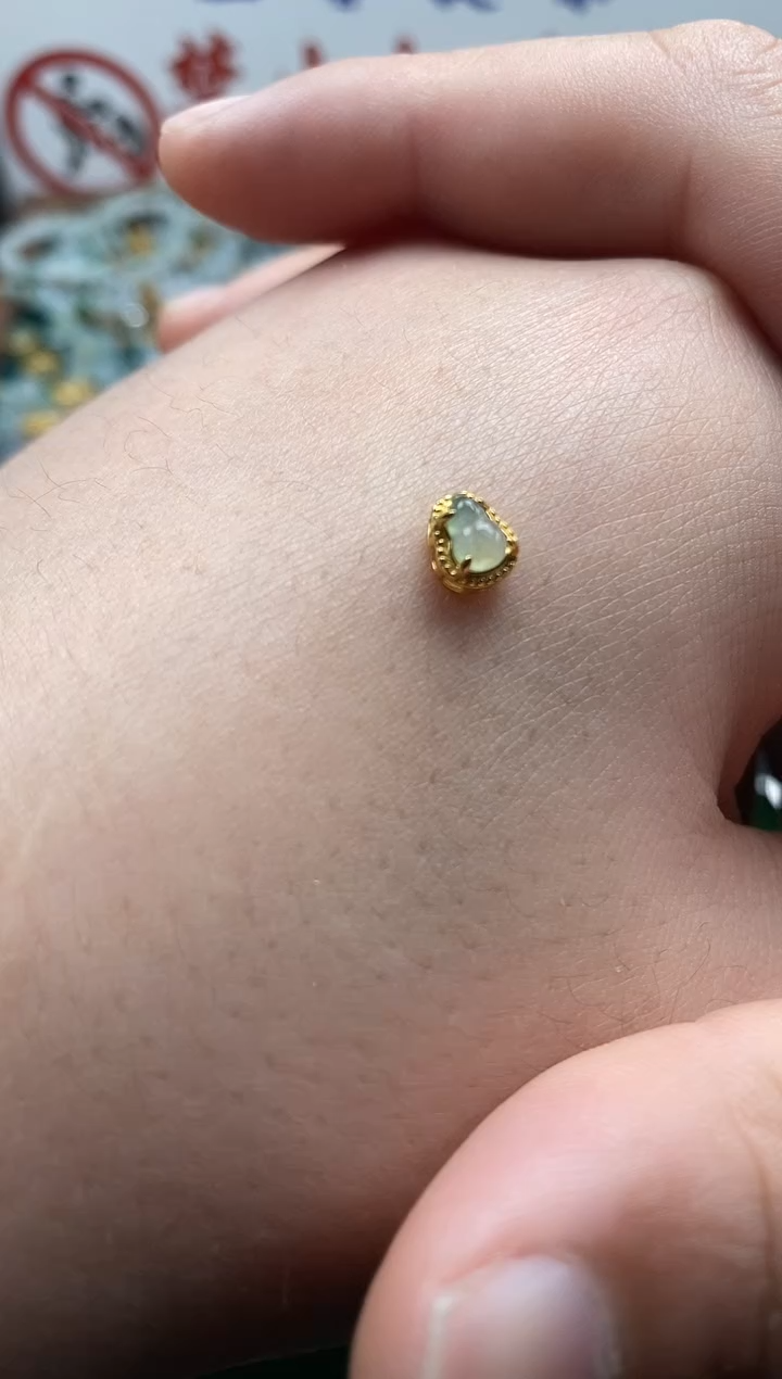 【闪购商品】翡翠颈饰未镶嵌哥哥