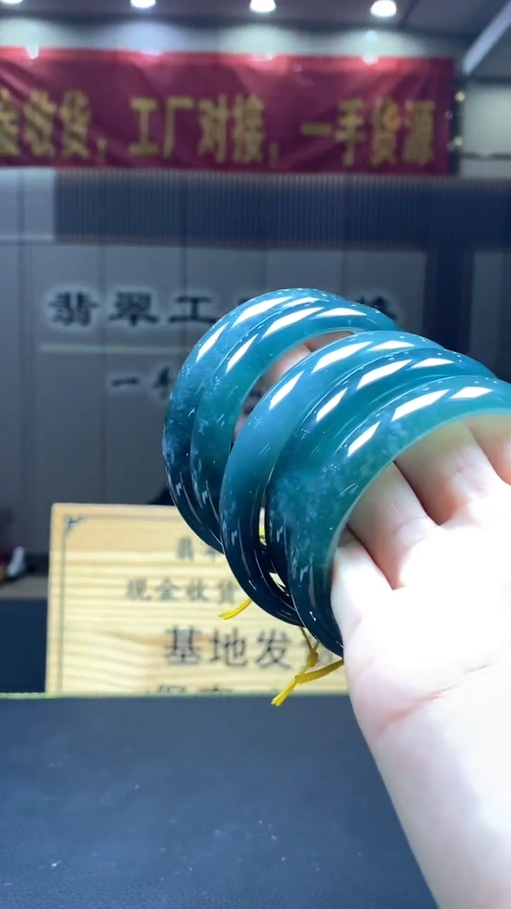 【闪购商品】翡翠手镯未镶嵌多样性发货【只发一件】 *s60