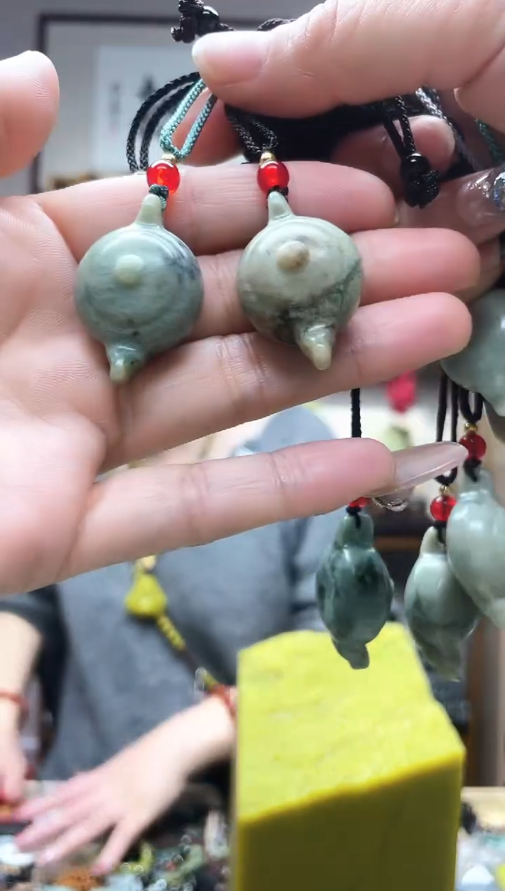 未镶嵌岫玉吊坠`多样性发货拍一发一