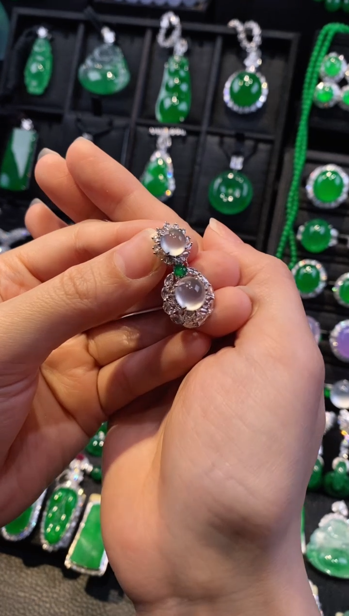 【闪购商品】翡翠颈饰18K金镶嵌蛋面吊坠5151101