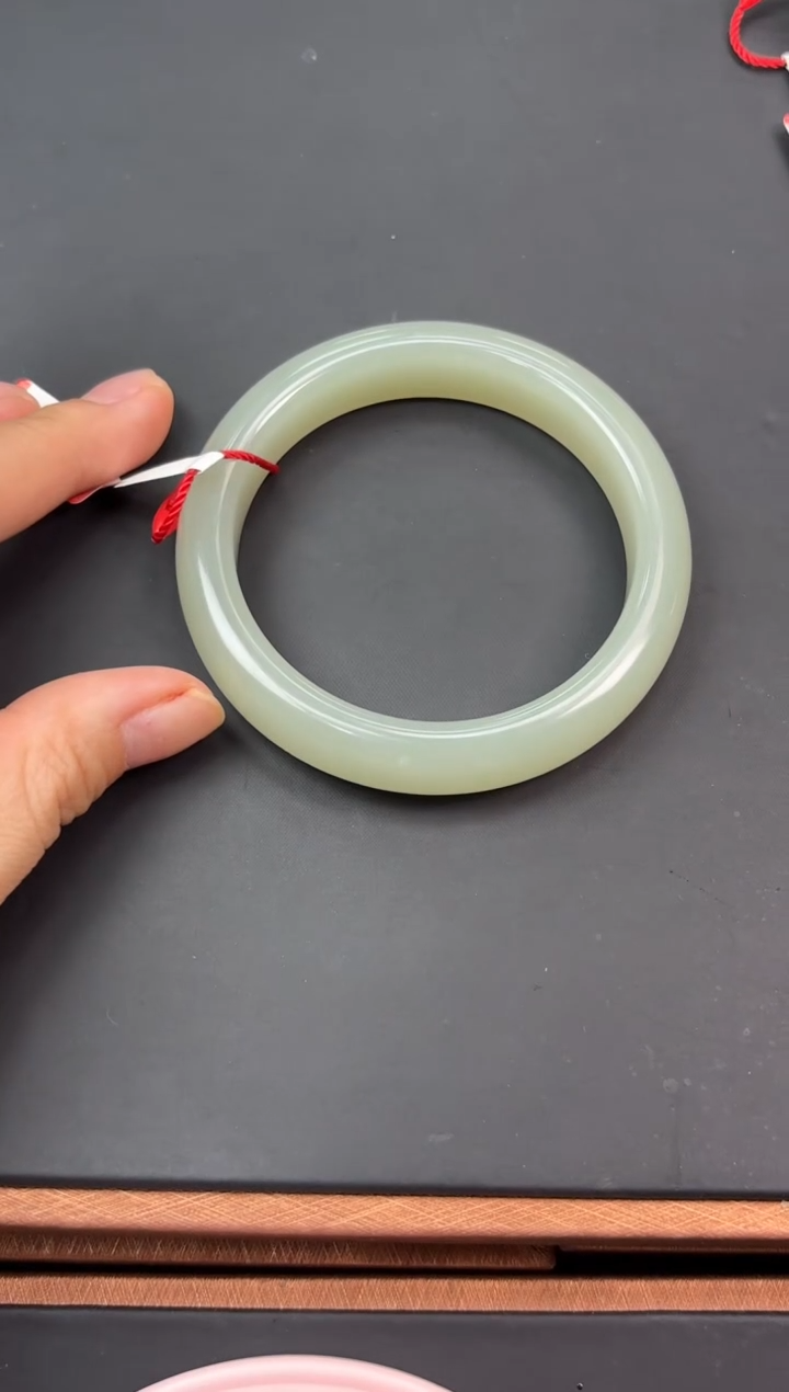 【闪购商品】和田玉手镯未镶嵌且末微色差近矿60