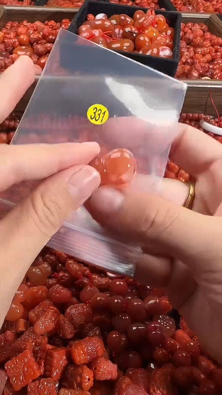 颈饰未镶嵌南红玛瑙1