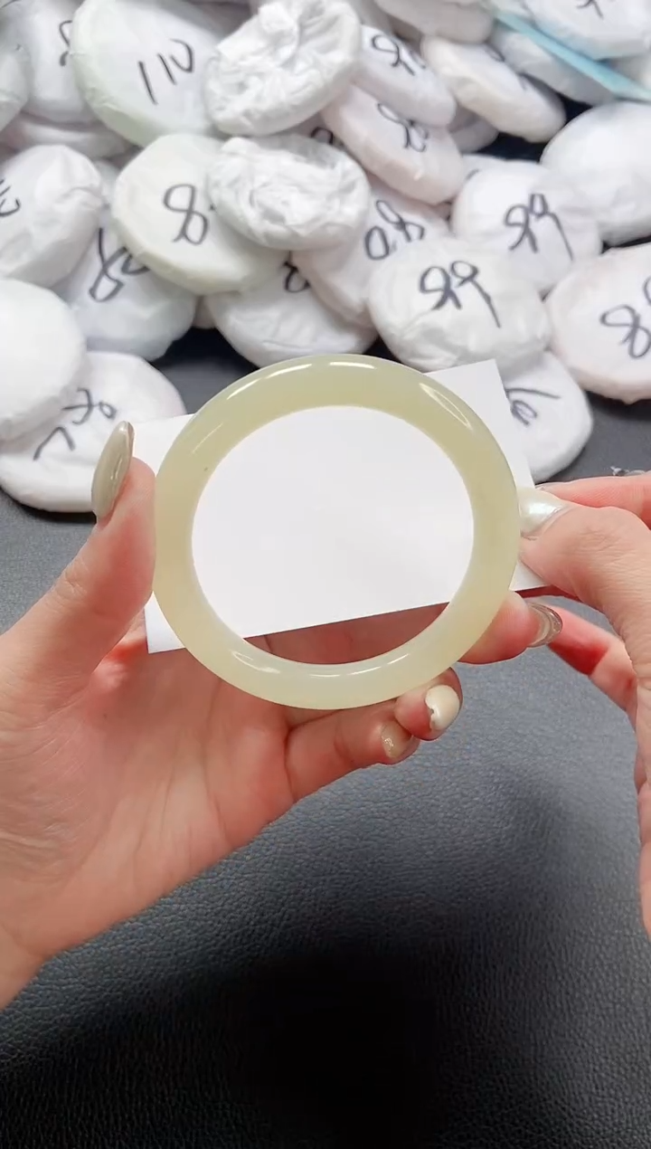 【闪购商品】石英质玉手镯未镶嵌 9L93-55