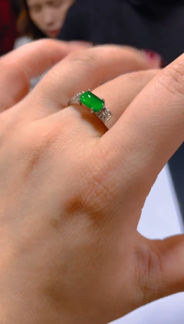 未镶嵌戒指翡翠多样性发一