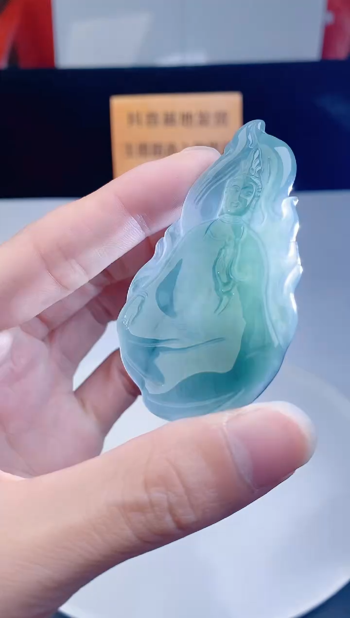 颈饰未镶嵌翡翠  