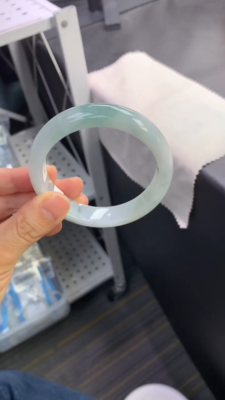 未镶嵌手镯翡翠退货需手镯吊牌标签完好