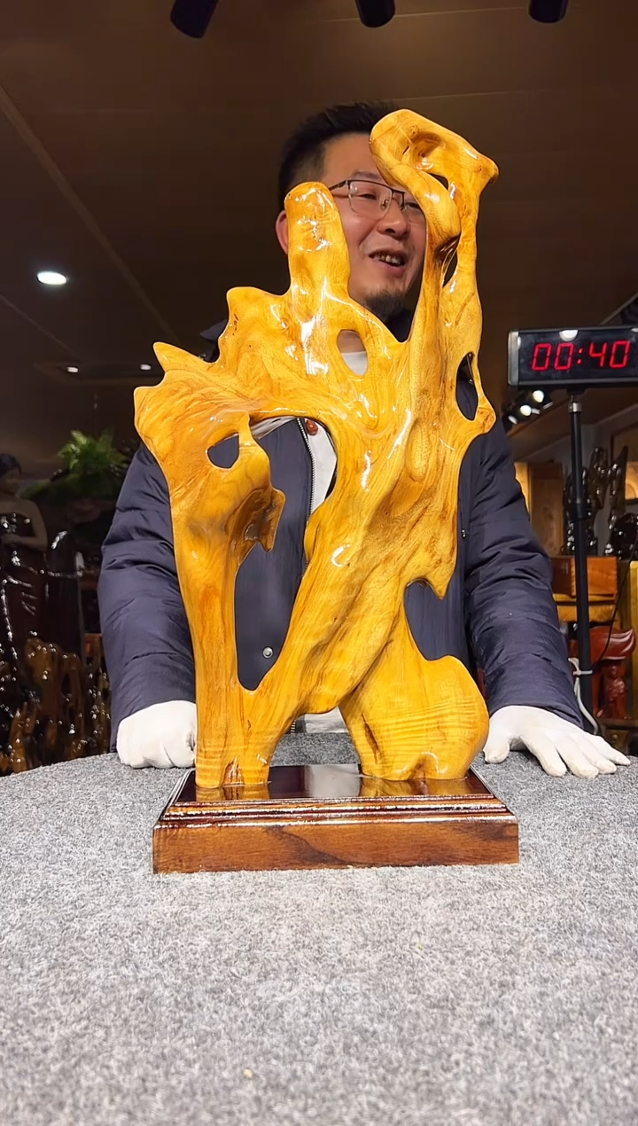 金丝楠木雕款福**哥金丝楠木摆件