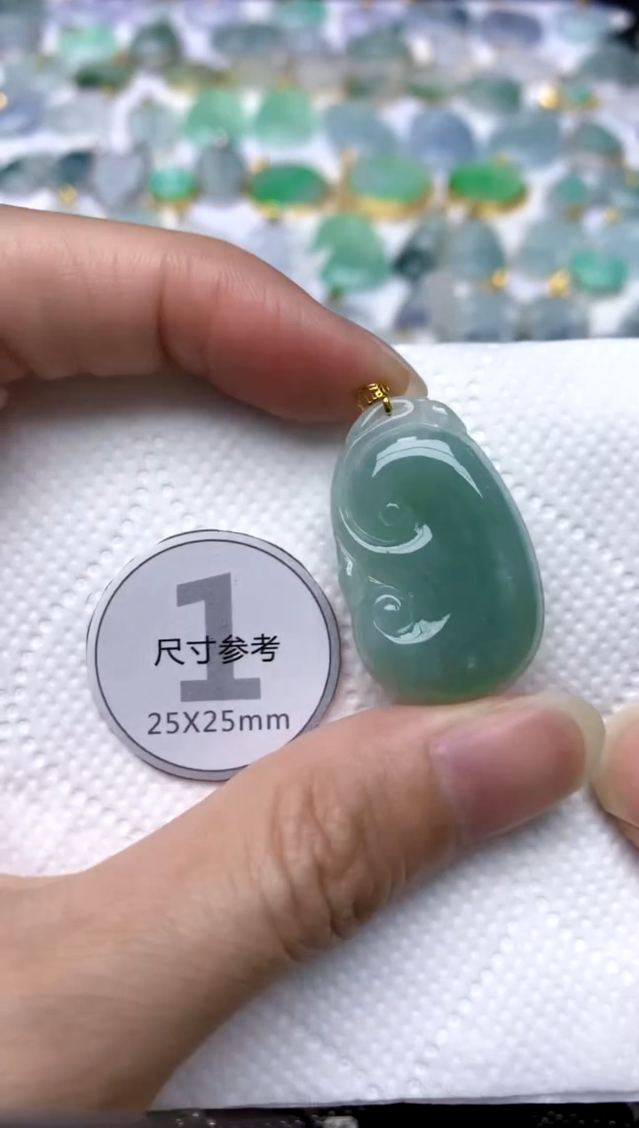 颈饰18K金镶嵌翡翠天然A货翡翠
