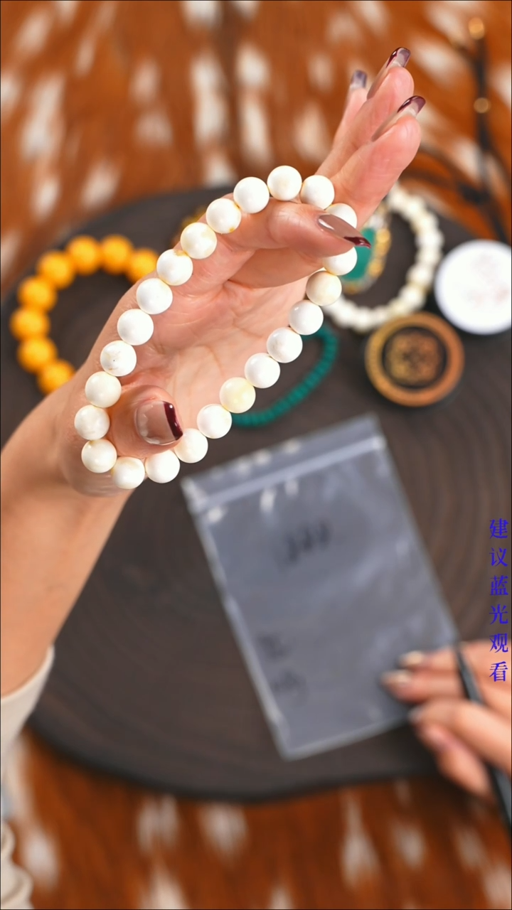 手串蜜蜡未镶嵌人***?格律诗严选珠宝
