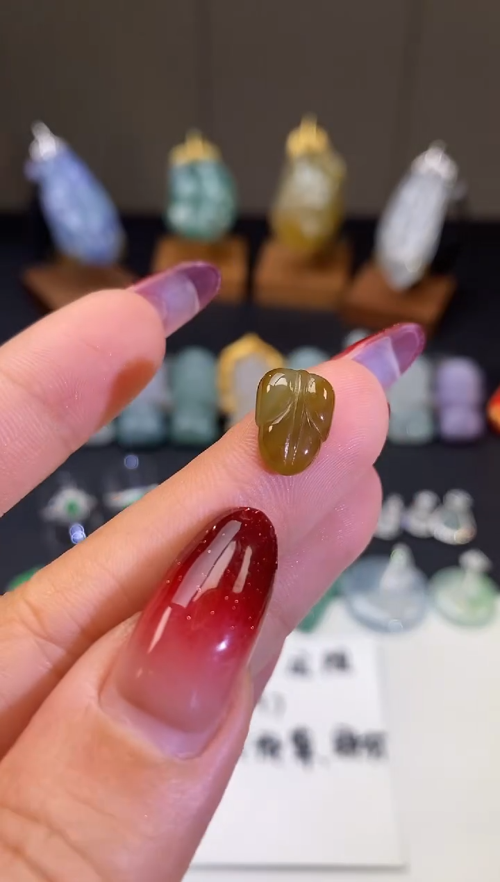 【闪购商品】翡翠颈饰未镶嵌叶子