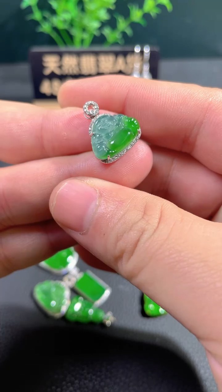 【闪购商品】翡翠颈饰18K金镶嵌翡翠