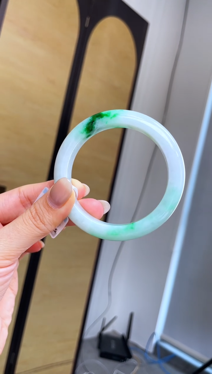 缅甸A货翡翠手镯编号195圈口55.5条宽12.2条厚8.9