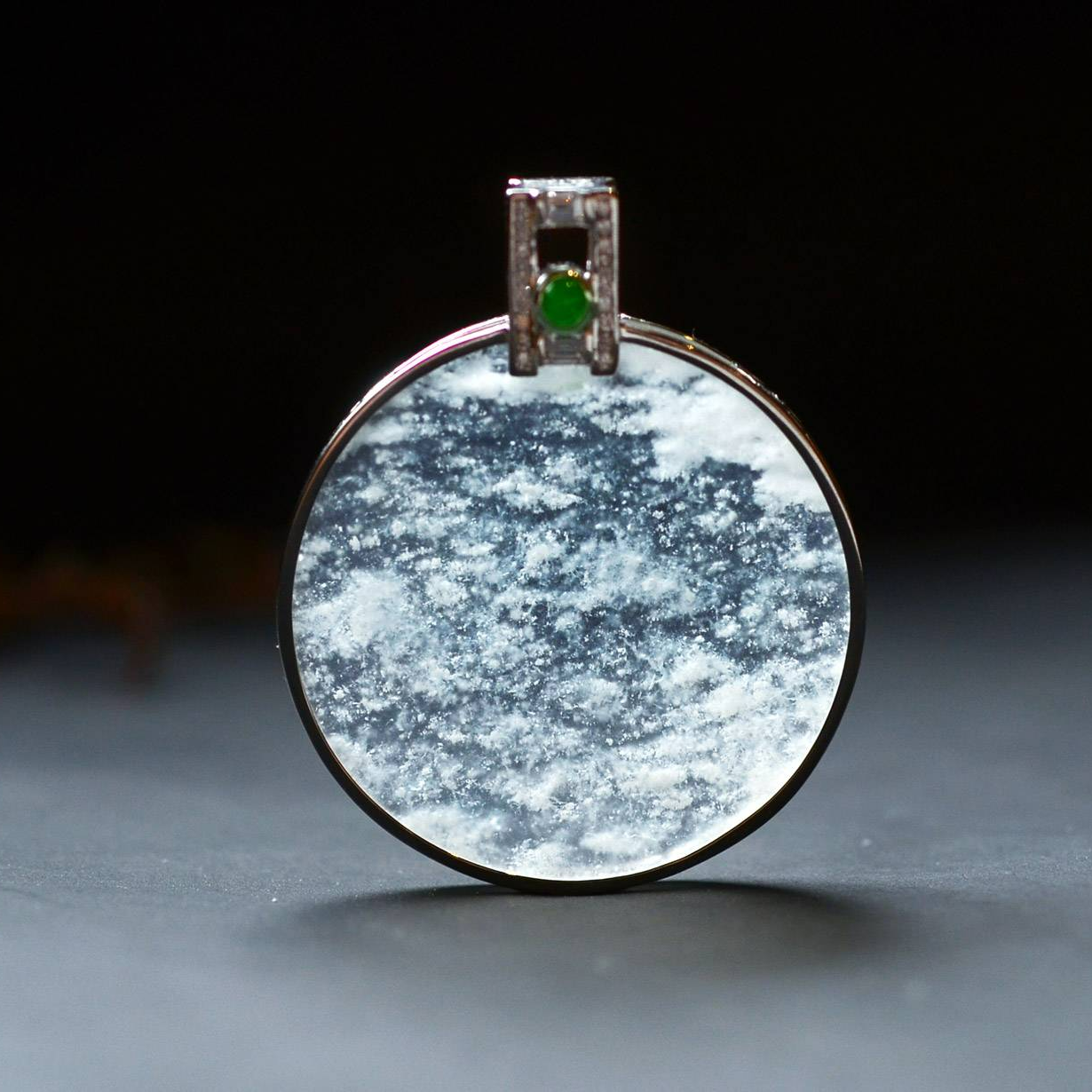 缅甸翡翠A货G18K雪花棉圆牌挂件