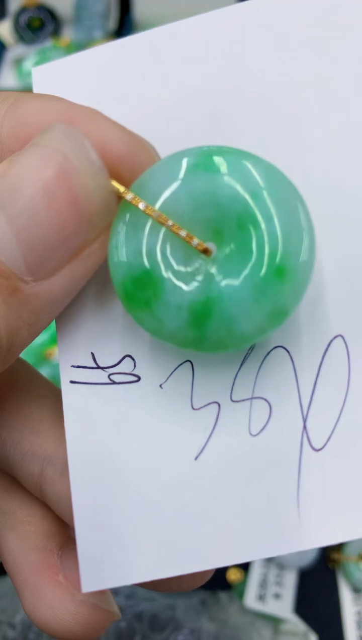 翡翠18K金镶嵌颈饰1111111111