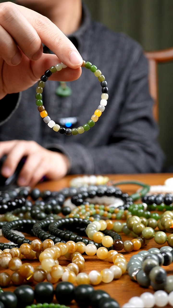 未镶嵌手链和田玉（糖玉）s****?和田玉多宝