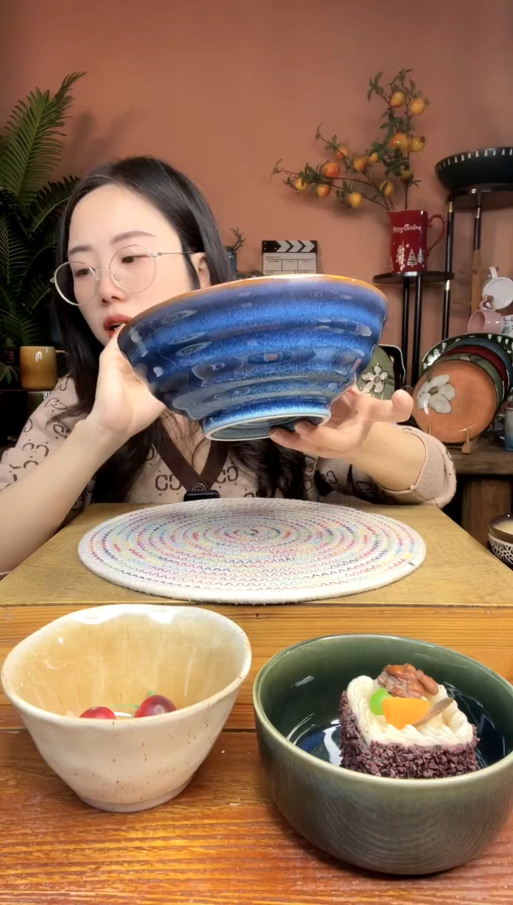 陶瓷8英寸蓝色螺纹斗笠碗 微瑕疵