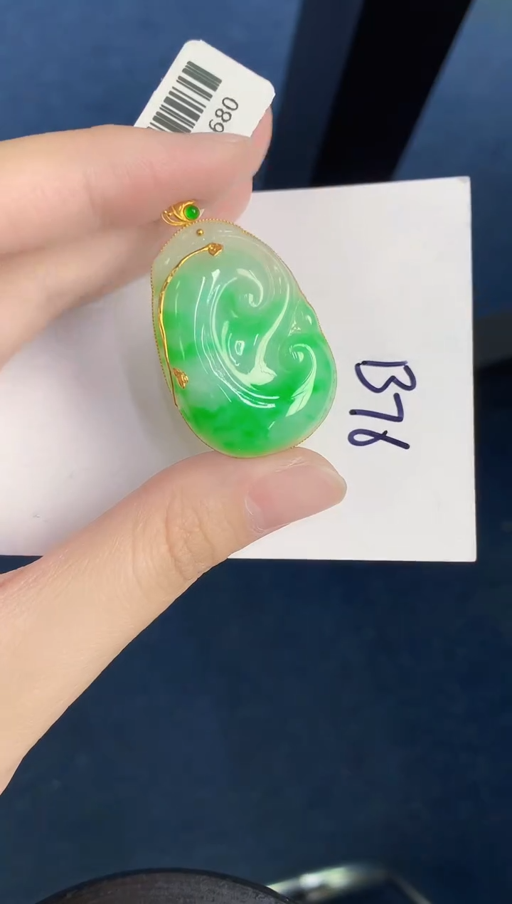 翡翠18K金镶嵌颈饰0000000000