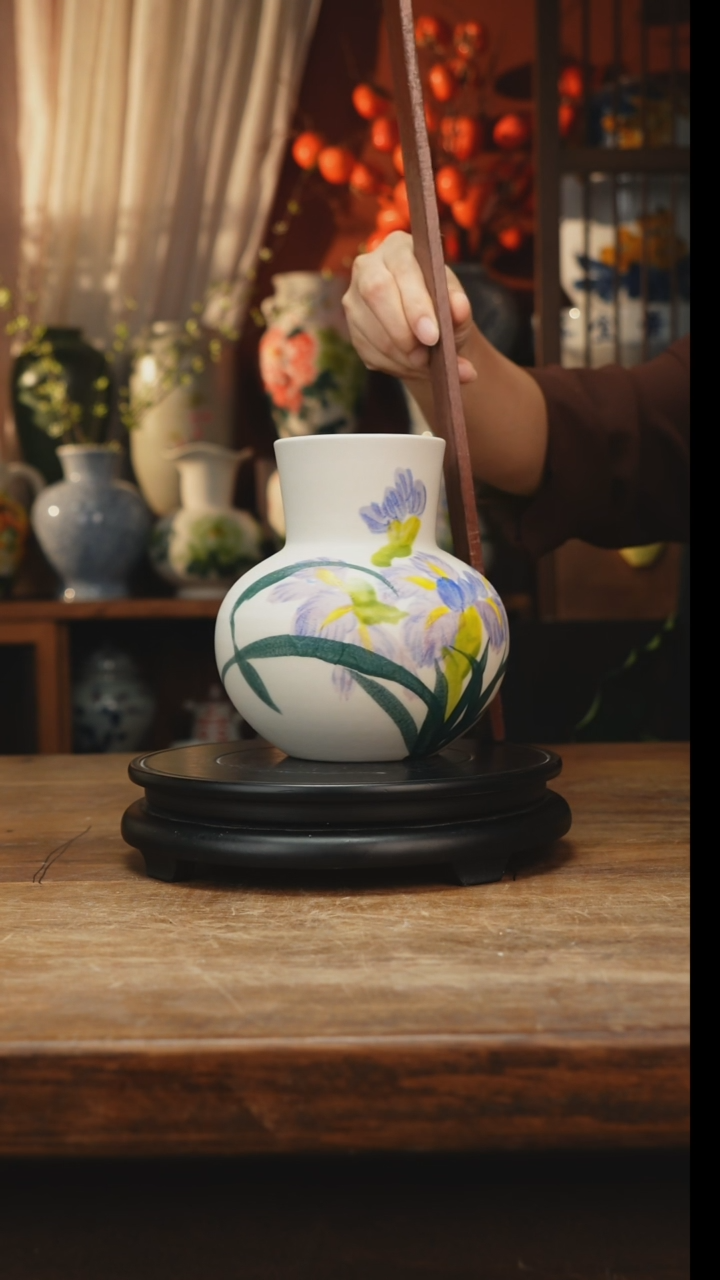 现代景德镇设计师釉下手绘陶瓷花瓶