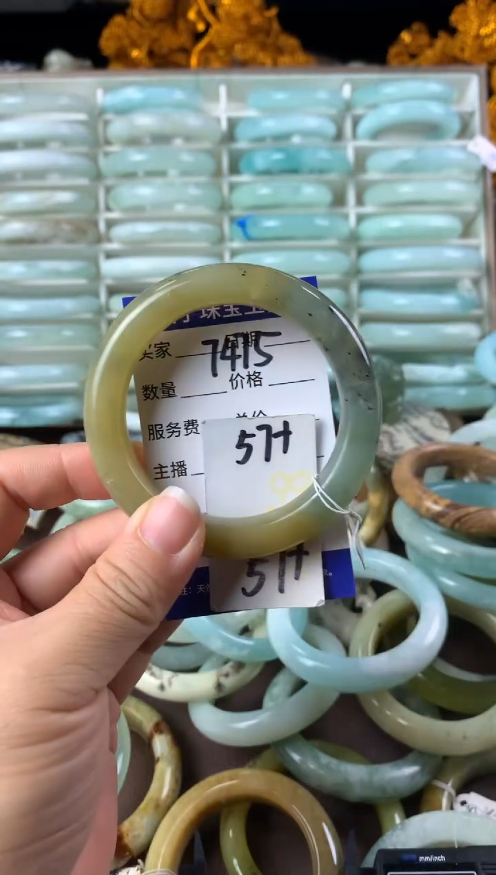 【闪购商品】蛇纹石玉手镯未镶嵌7395