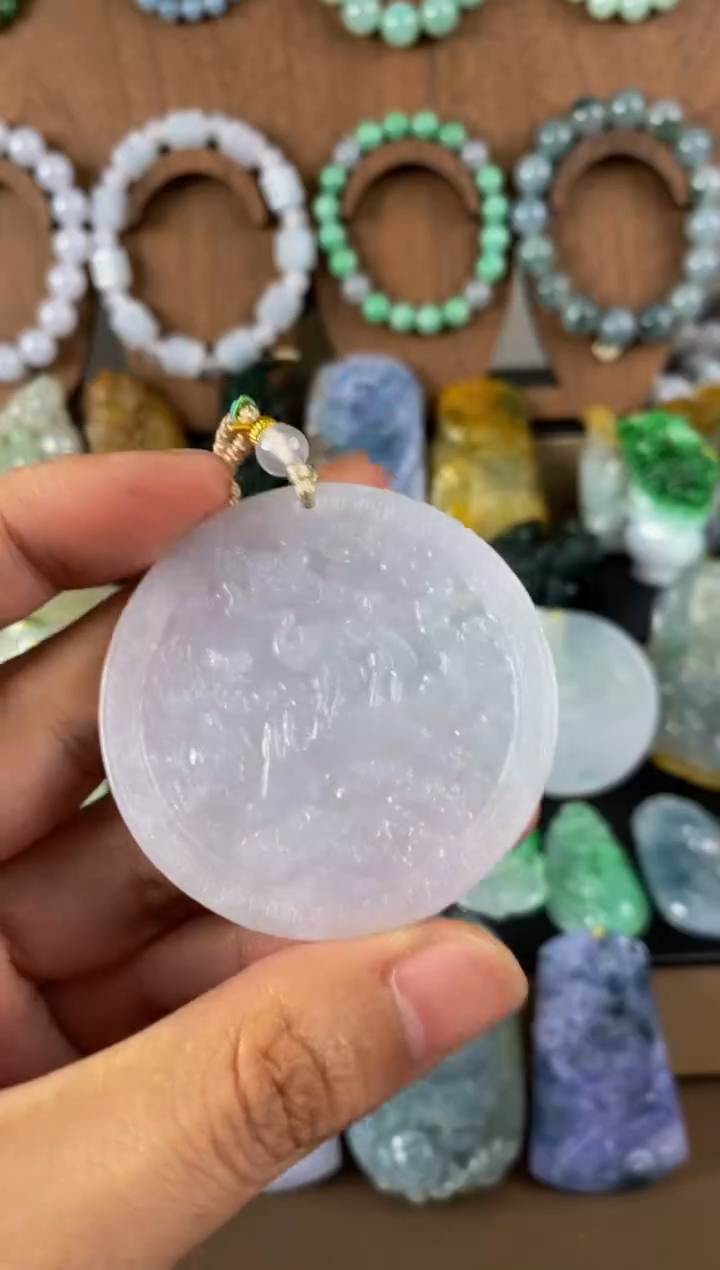 翡翠未镶嵌颈饰鹤