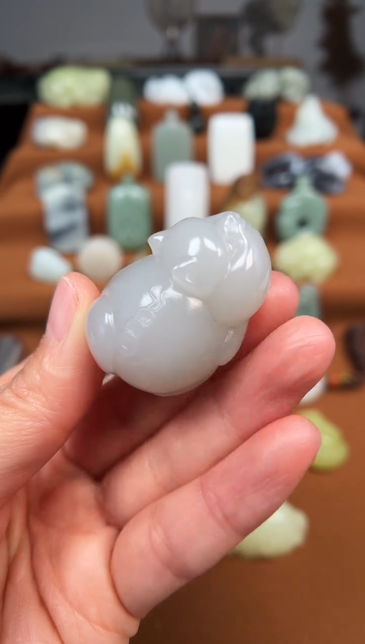 颈饰未镶嵌和田玉猫